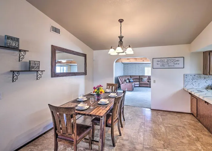 4 Mi To Havasu: Luxe W/ Outdoor Oasis Lake Havasu City