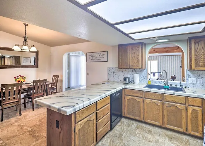 4 Mi To Havasu: Luxe W/ Outdoor Oasis Lake Havasu City