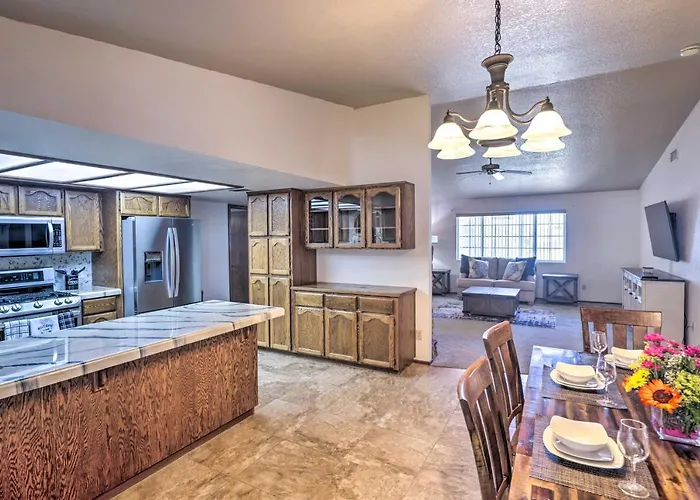 4 Mi To Havasu: Luxe W/ Outdoor Oasis