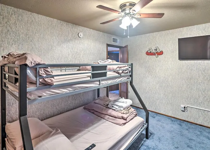 4 Mi To Havasu: Luxe W/ Outdoor Oasis Holiday home