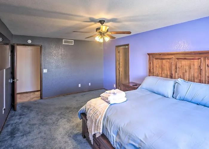 Holiday home 4 Mi To Havasu: Luxe W/ Outdoor Oasis Lake Havasu City