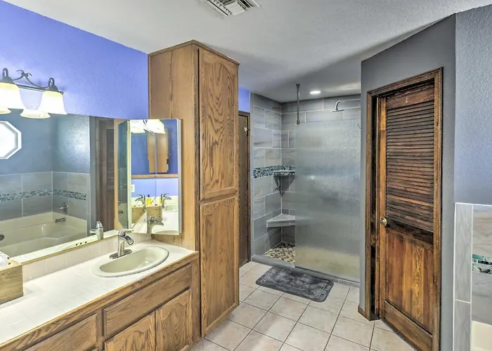 Holiday home 4 Mi To Havasu: Luxe W/ Outdoor Oasis *