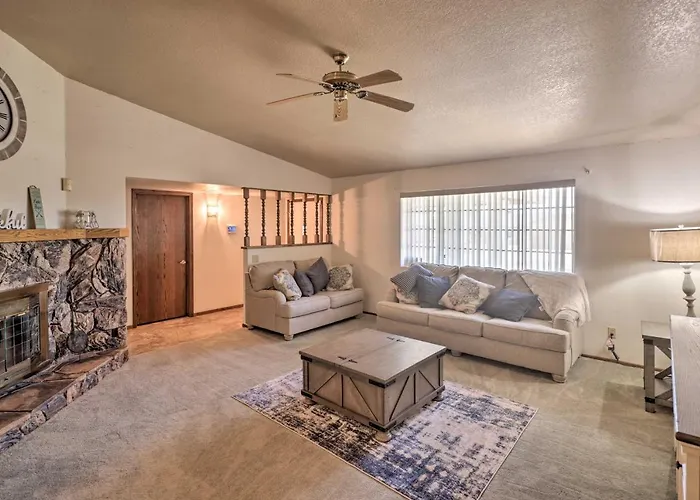 Holiday home 4 Mi To Havasu: Luxe W/ Outdoor Oasis